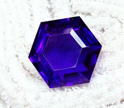 Natürlicher Amethyst Natural Violet 48,90 Ct, Zertifiziert, Hexagon-Schliff