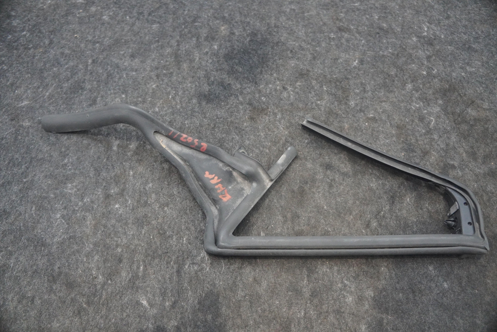 Right Passenger Door Weather Strip Seal Gasket 14AB399SP McLaren 720S Spider 20