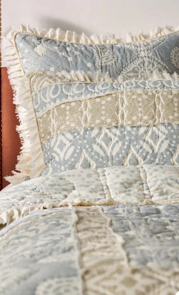 Anthropologie Elsa 棉绒布拼布被子柔软天灰色象牙色女王全新带标签 — 第 3/4 张图片