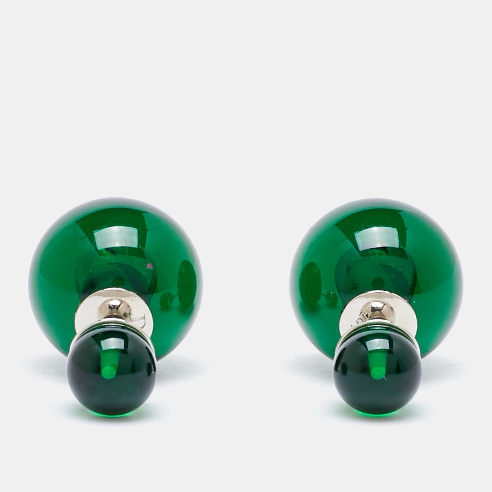 Boucles d'oreilles clous Dior Tribale vert résine ton argent