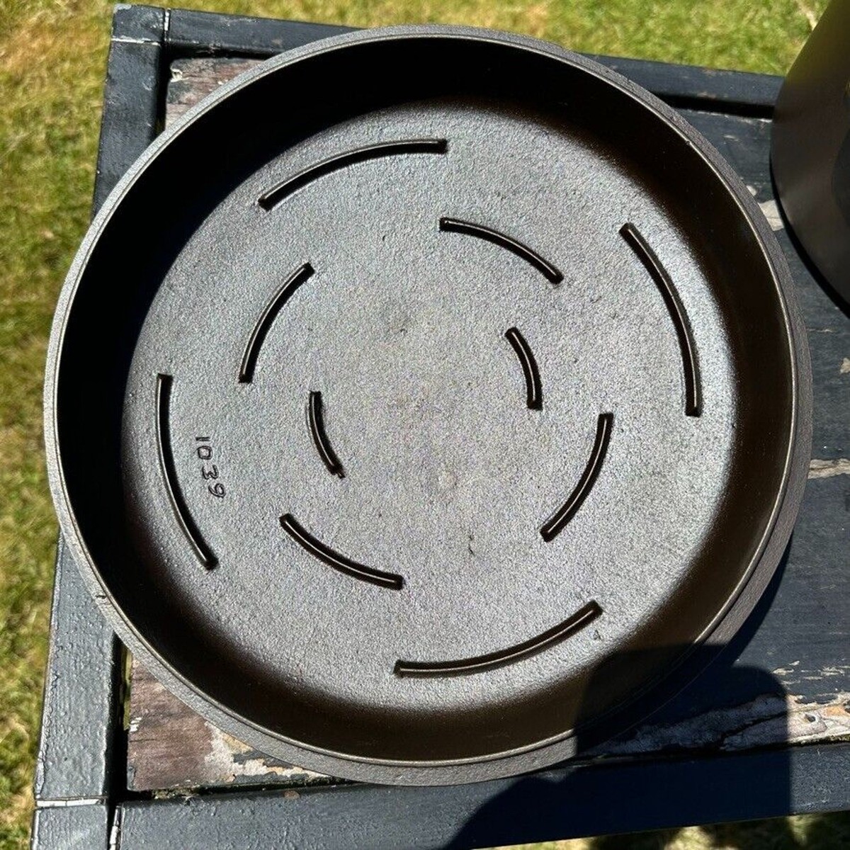 Antique Griswold Iron Mountain #9 Cast Iron Dutch Oven 1038