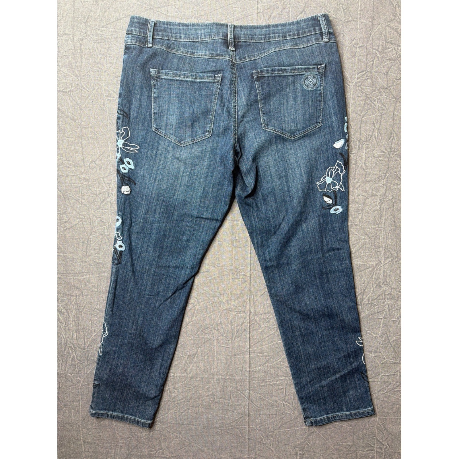 Laurie Felt Jeans Womens 14 Classic Slim Leg Blue Floral Embroidered NEW image 4