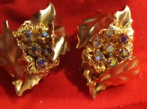 Two Pair Vintage Clip On Earrings Fall Leaf Motif - Picture 3 of 14