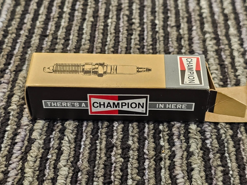 (QTY 5) Champion 431 RC14YC: Spark Plug Fits 1999-2002 Saturn SL1 SL SC1 Base - Image 2 of 4