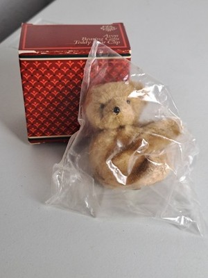 VTG. 1981 AVON Bearing Gifts Plush Teddy Bear Clip- Still in Packaging