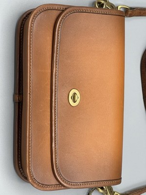 COACH Vintage Honey Brown Leather Turnlock XBody DINKY 23 Bag