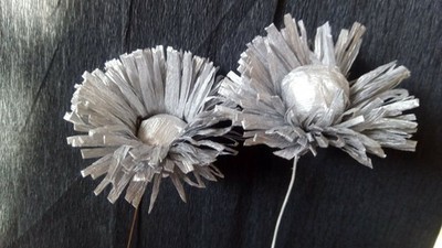 30 x Krepprosen Krepp Papier Blumen mit Floristen Draht, 6 cm SILBER , ELIT ETNO