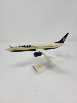 Ryanair Boeing 737-800  1:200 snap-fit model