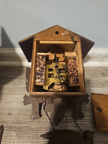 Two Vintage Germany Hubert Herr Triburg Black Forest Cuckoo Clocks Antique Parts - Picture 6 of 8