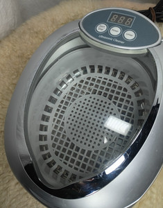 BROOKSTONE ULTRASONIC JEWELRY CLEANER ALSO FOR DVD'S EYEGLASS % MORE CD-7830A