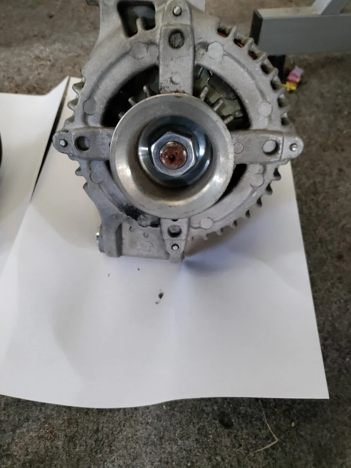 1-(2005) Dodge Cargador Cuerpo Acelerador y 1-(2007) Dodge Cargador Alternador Foto 2 de 4