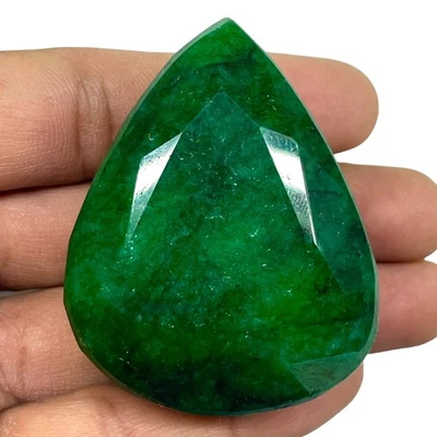 413 Cts Natural Brazilian Emerald Stunning Green Pendant Size Pear Cut Gemstone - Image 1 of 4