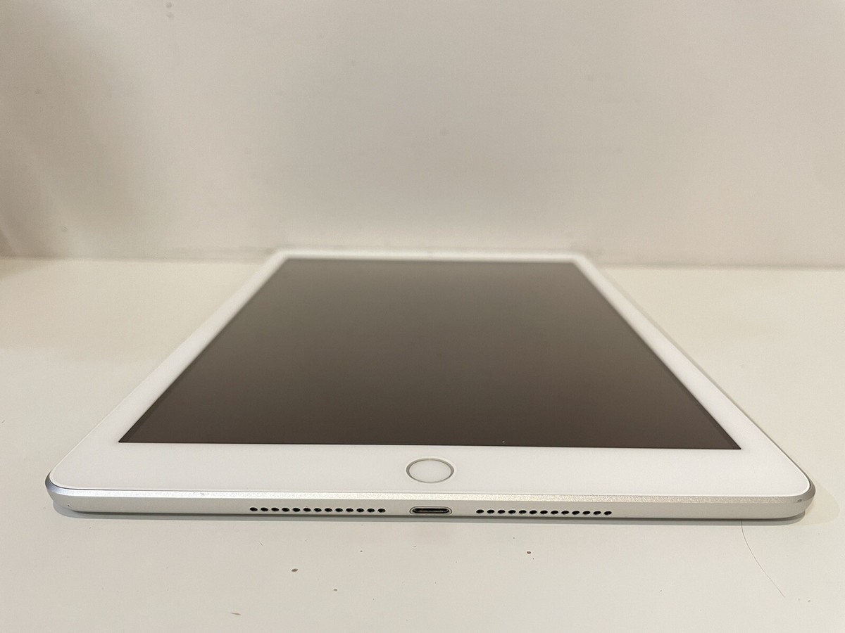 Apple iPad 5th Gen. 32GB, Wi-Fi, 9.7in - Silver 190198239303