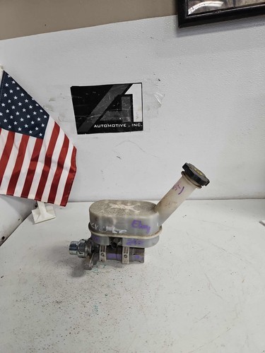 Cilindro de freno maestro Traverse Enclave Acadia 09-10 Outlook 2009-2017 OEM - Imagen 1 de 5