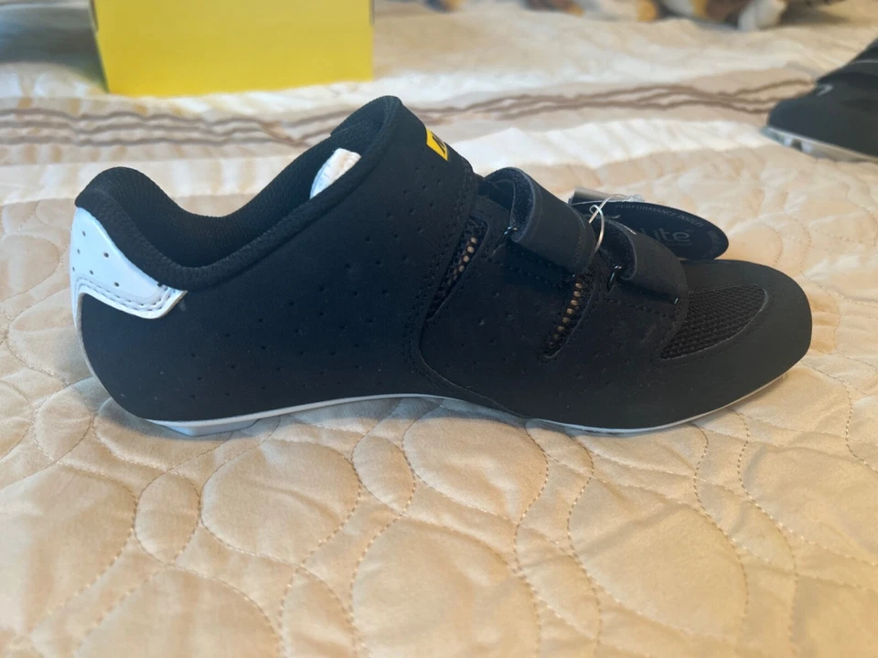 Zapatos de ciclismo Mavic para mujer en blanco y negro, talla 6,5, nuevos con etiquetas en caja Foto 4 de 4