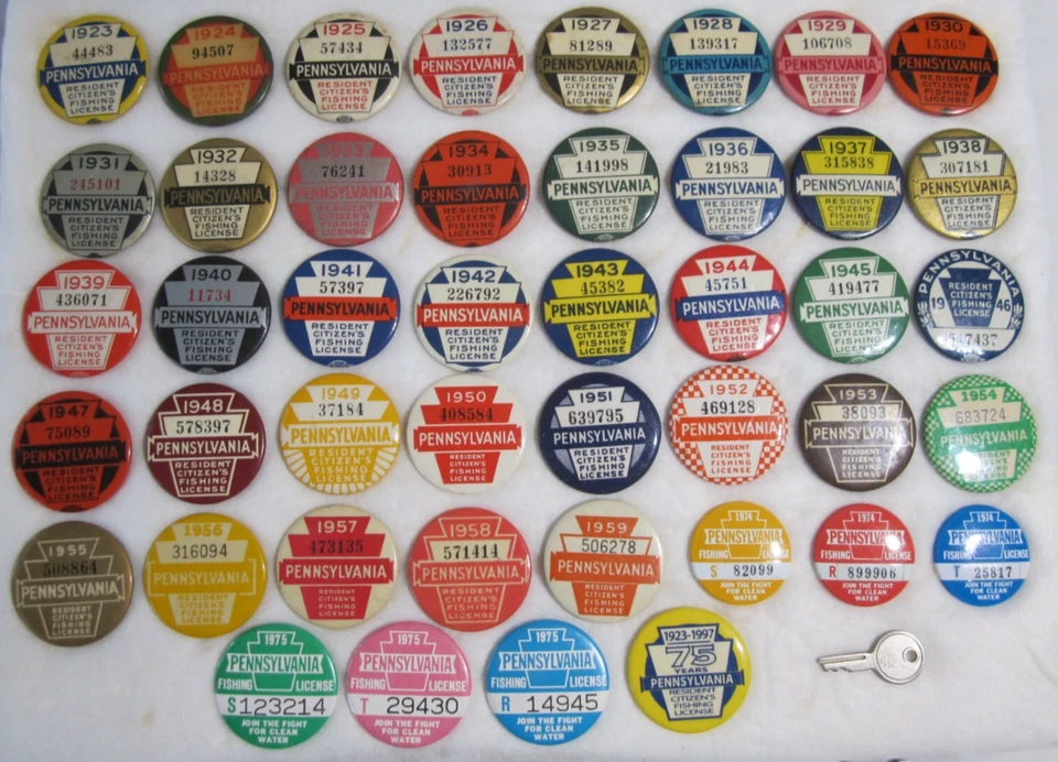 Org. Juego completo de botones de licencia de pesca Pennsylvania 1923-1959 estuche de 44 pines Foto 3 de 4