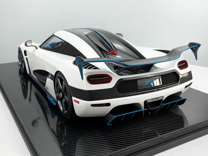 1/8 Fronti Art Koenigsegg Agera RS1 7136 in Pearl White on Fiber Base F108-29  - - Image 4 of 4