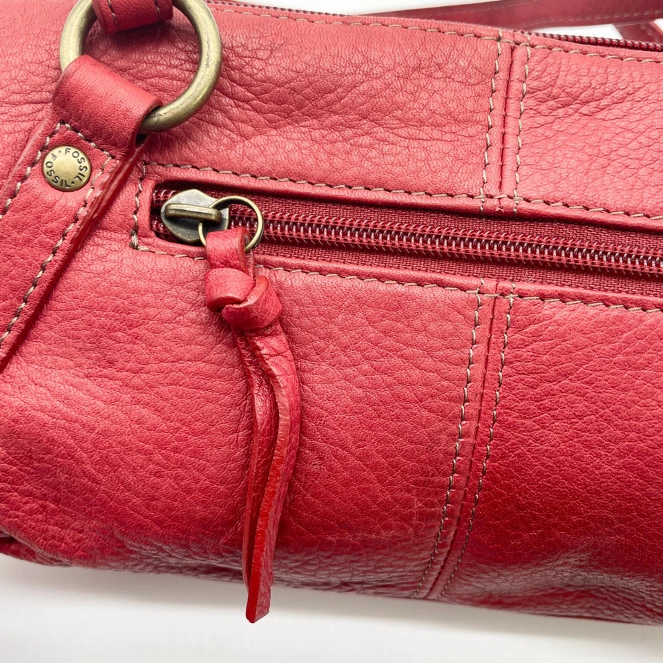 Bolso Fossil Mini Barril Rojo Cartera Cuero Guijarro Preppy Mínimo Y2K Boho Indie Foto 4 de 4