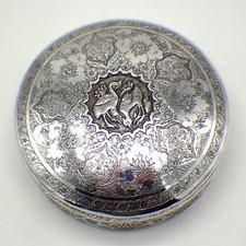 Middle Eastern Round Box Bird and Engraved Decorations 84 Standard Silver