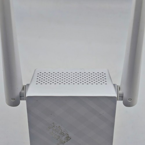 Asus RP-AC55 Dual Band Wireless AC1200 WiFi Extender - Picture 4 of 12