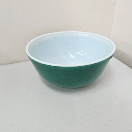 VTG 403 Pyrex Green Mixing Nesting Bowl from the Primary Colors Set 2 1/2 Quart