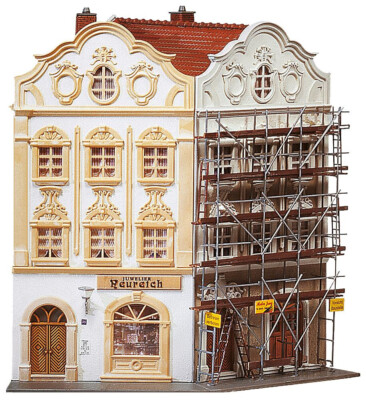FALLER 130452 Winkel-Stadthaus mit Gerüst 220x175x175mm Altstadthaus 1:87