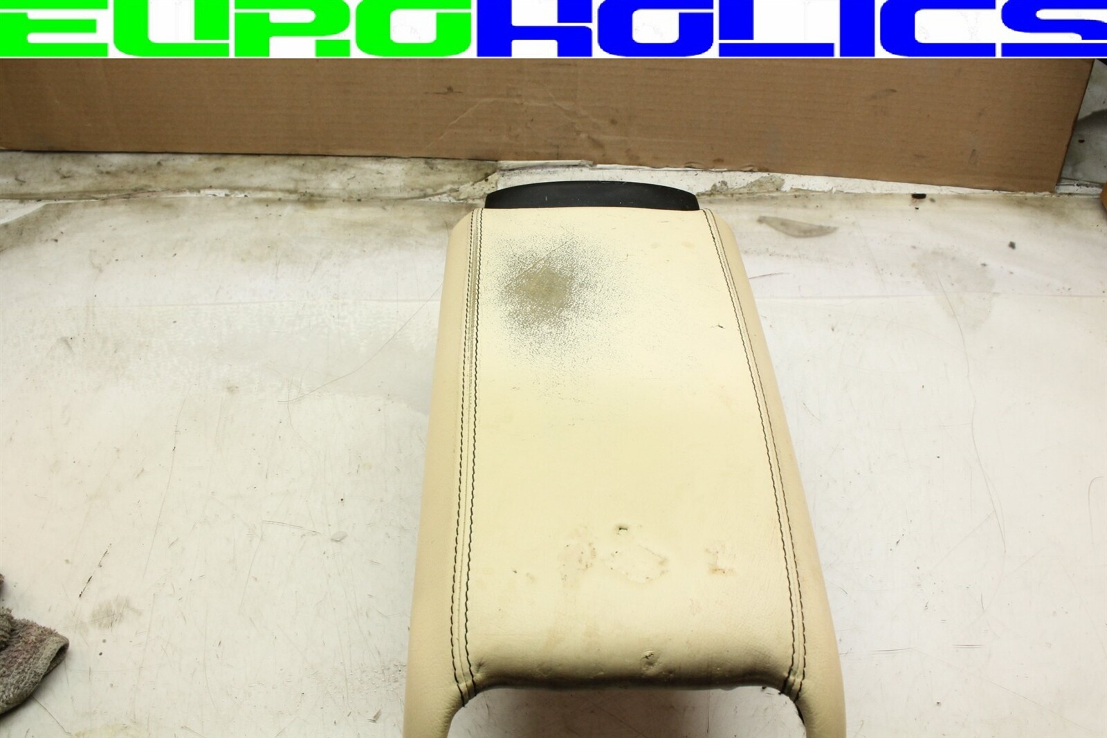 Maserati M139 Quattroporte 04-08 Center Console Arm Rest Compartment Lid Beige