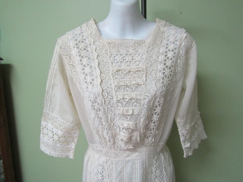 VICTORIAN WHITE FULL LENGTH DRESS / BEAUTIFUL LACE / 37" BUST MEASURE - Picture 2 of 18