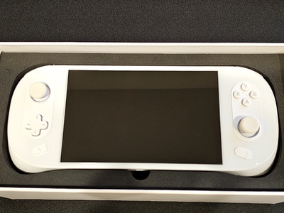 AYANEO 2S Gaming Handheld (RYZEN 7 7840U, 32GB RAM, 2TB SSD) + Original Box