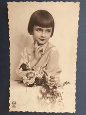 10841 Cartolina Tematica Bimba con Fiori Ritratto 1930