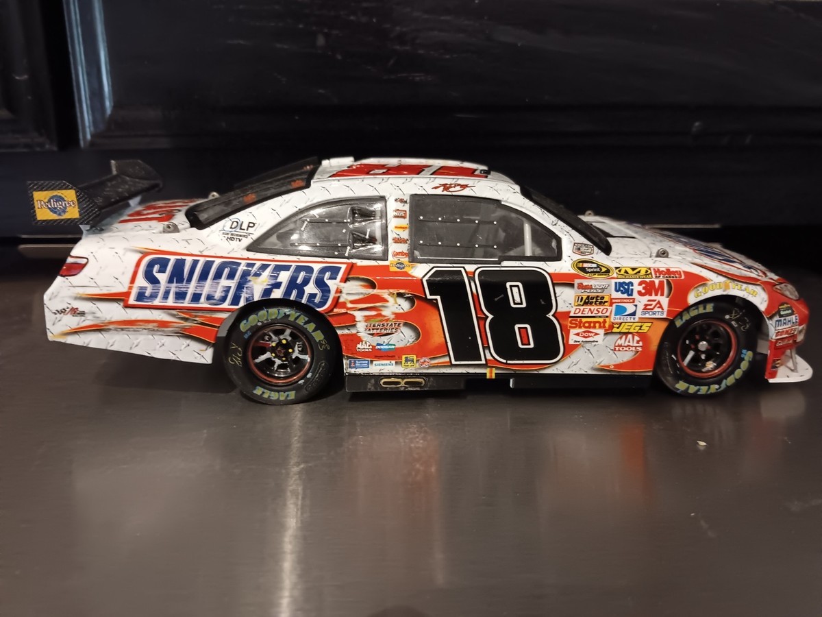 1/24 Action Kyle Busch 2008 Toyota #18 Snickers Atlanta Win Raced