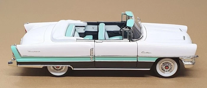 Road Signature 1/18 Scale 3625C - 1955 Packard Caribbean - White/Aqua — 第 4/4 张图片