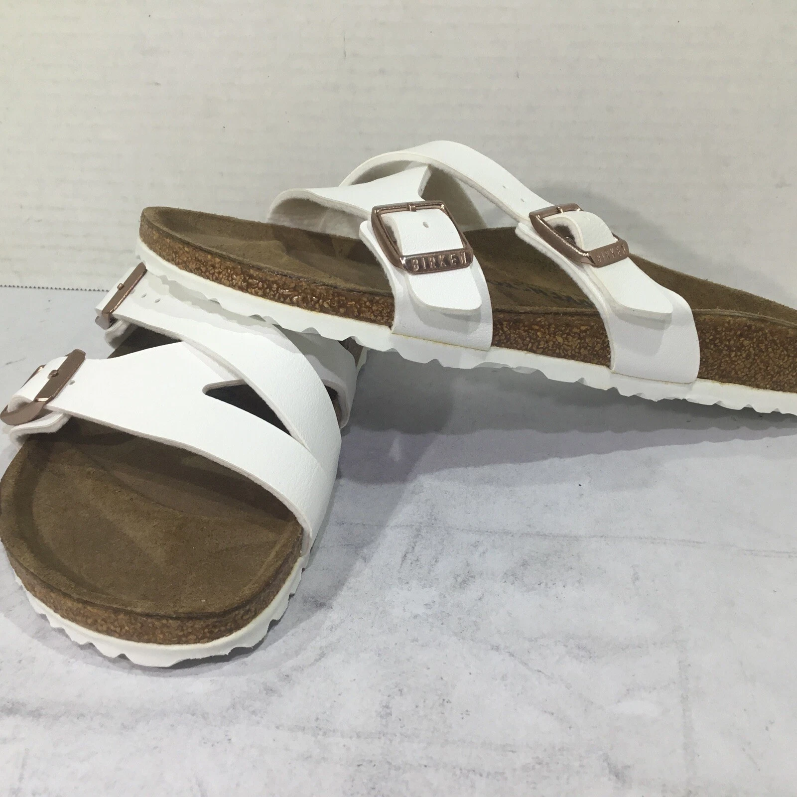 NEW BALANCE Birkenstock diapositive bianche da donna taglia 7 EU 38 equilibrio stretto Yao Y23 1256
