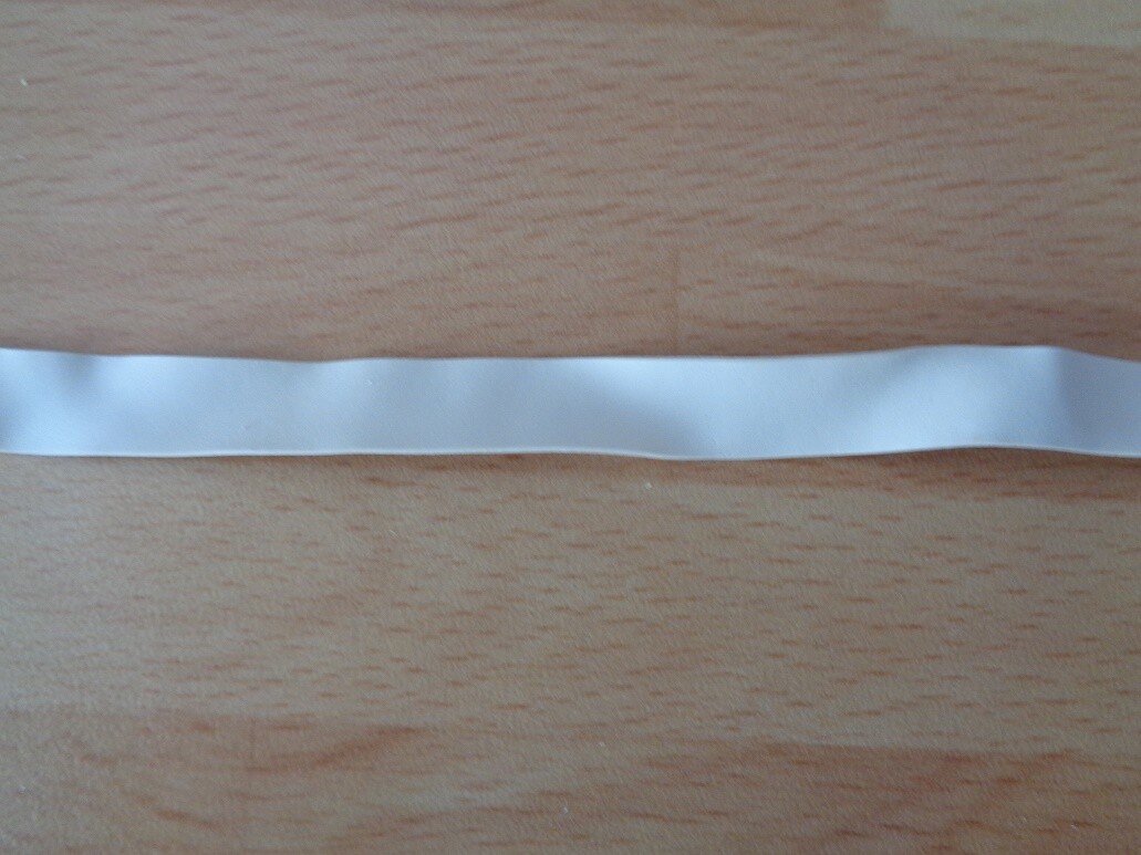 Elastique plat 10 mm blanc pour ajuster les vêtements d'enfants