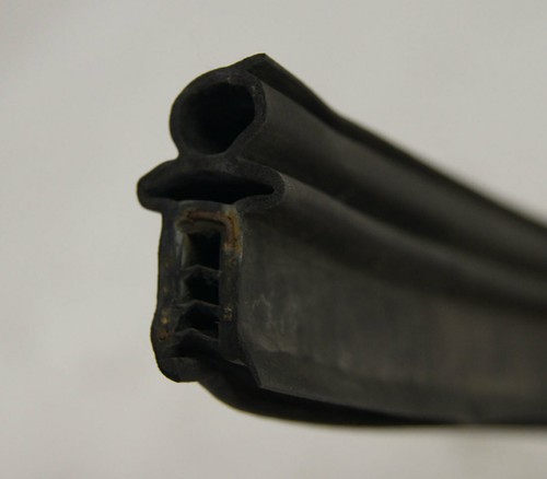 1997-2004 Chevy Corvette C5 Rear Hood Weatherstrip Seal Used OEM 10270456 - Bild 4 von 5