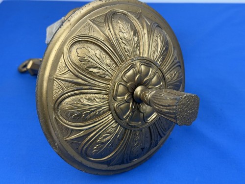 Lámpara colgante C.1915 con dosel de latón fundido, sartén y borla, 3 luces - Imagen 10 de 16