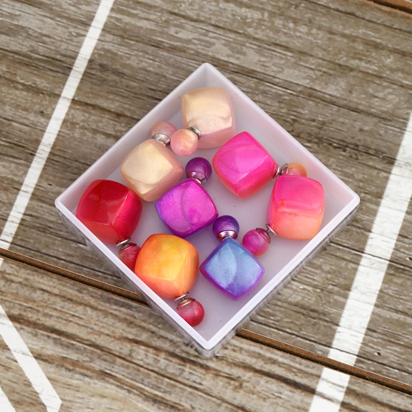 Pendientes cuadrados de perlas de imitación multicolores de doble cara de moda Foto 2 de 4