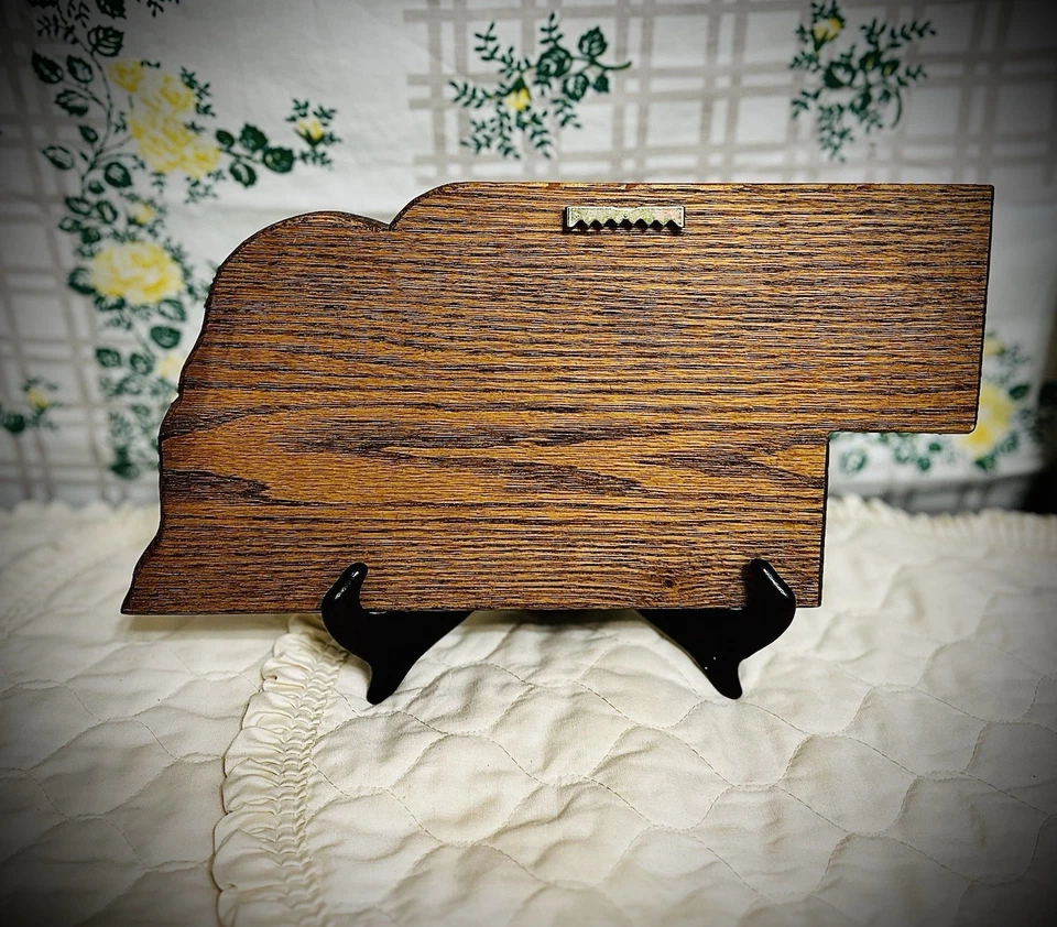 Letrero de placa de madera marrón Cornhuskers del estado de Nebraska con / montaje de metal 3D Foto 4 de 4