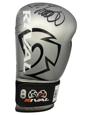 OLEKSANDR USYK SIGNIERTER SILBER RIVAL BOXHANDSCHUH UNBESTRITTEN (ACG CERT AG18900)