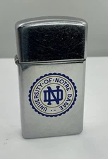 1976 SLIM ZIPPO - UNIVERSITY OF NOTRE DAME (I1498) 