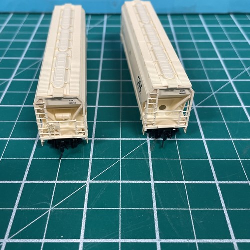 New! N-Scale MT 3-Bay Covered Hopper Pair CSX $ 69.90 Make offer - Picture 6 of 11