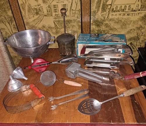 Kitchen Gadgets Utensils Vtg Lot Red Handle Decor ANDROCK Ecko 13 Piece, 1 Added
