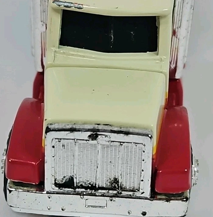 Flying J Freightliner Tanker Truck 1/64 Scale Ertl Collectibles  - Image 4 of 4