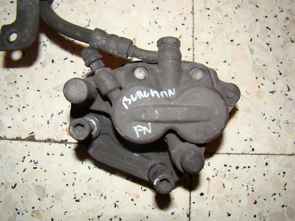 SUZUKI 125 BURGMAN - 2003 / 2006 - ETRIER DE FREIN AVANT - Photo 1/1