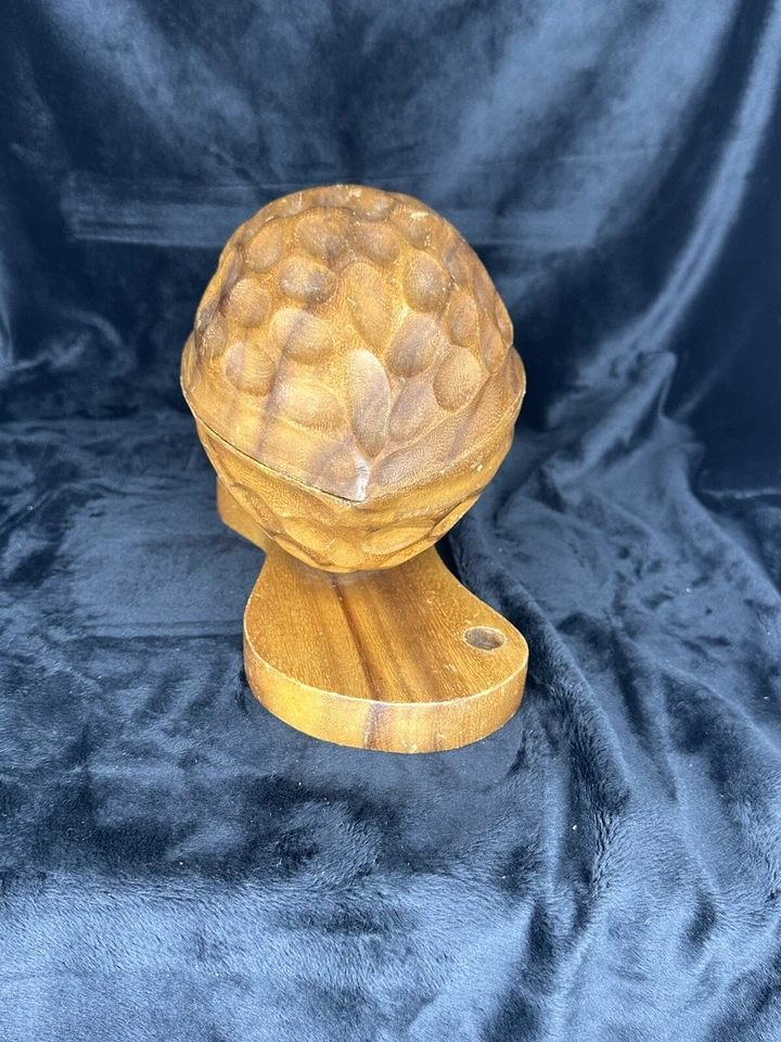 Nut Cracking Walnut Shalped Bowl. - Image 3 of 4