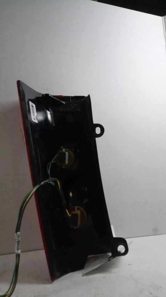 Used Left Tail Light Assembly fits: 2018 Chevrolet Express 2500 van Left Grade A - Изображение 2 из 4