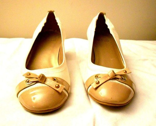 STUART WEITZMAN - WEISS LEDER & HELLBRAUN PATENT - SCHLEIFE AKZENT - GRÖSSE-9-NEU - Bild 7 von 10