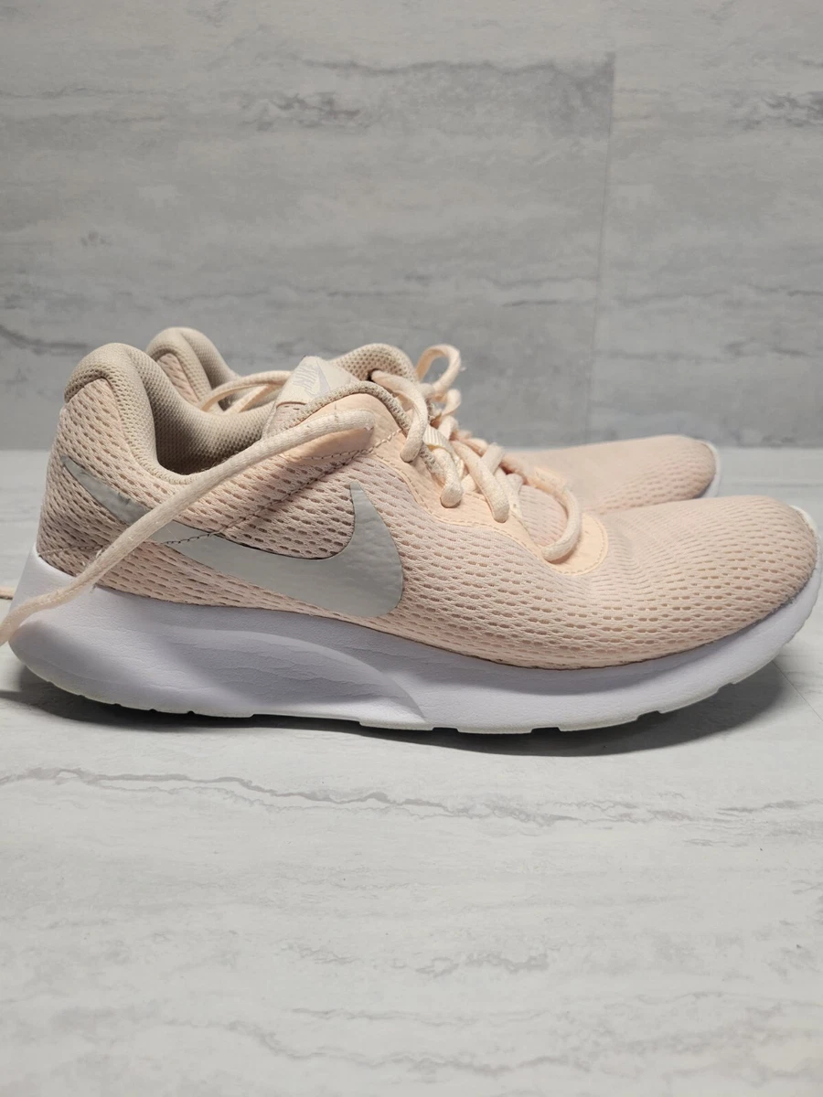 White nike shop womens tanjun