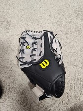 Wilson A360 Utility Baseball Glove Mitt 1 inch Grey Black Right Hand Throw