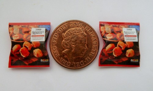 DOLLS HOUSE MINIATURE FOOD 1:12 * 2 X BAGS OF PARTY SAUSAGE ROLLS * COMBINED P+P - Picture 2 of 3
